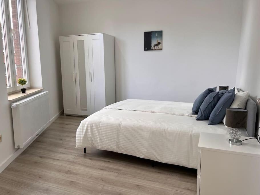 White Apartment, 2 Chambre-Arrivee Autonome-Wifi Rapide Лиеж Екстериор снимка