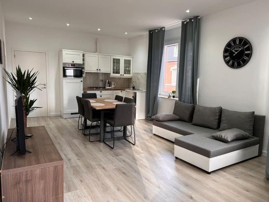 White Apartment, 2 Chambre-Arrivee Autonome-Wifi Rapide Лиеж Екстериор снимка